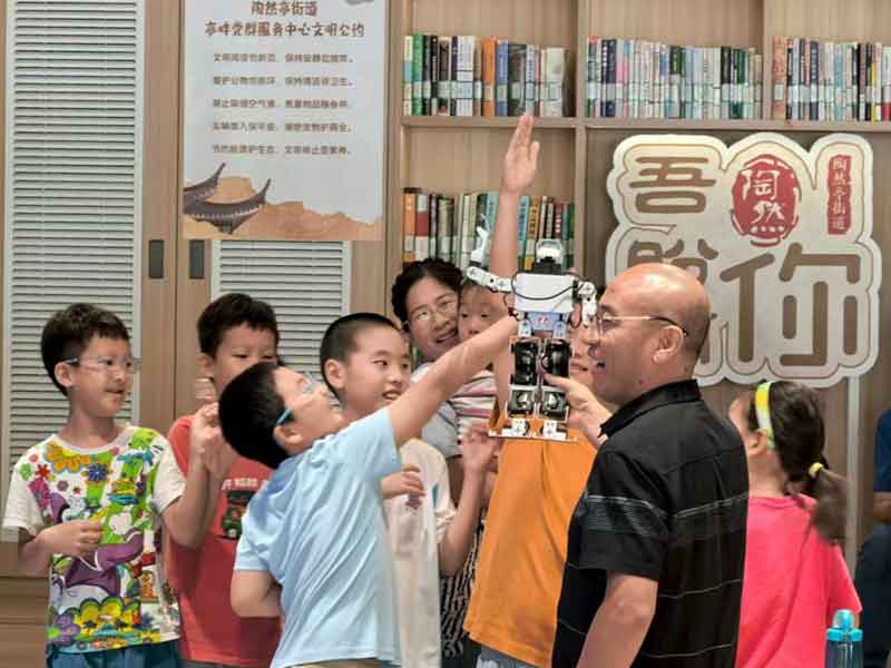 带青少年解锁AI实验箱,经纬萌芽·亭畔探秘！