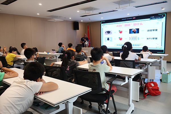 认识 AI 眼睛，学习机器视觉