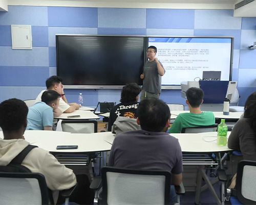 高校 AI 课堂教学