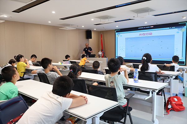 必高人工智能教学方案：全学段覆盖从小学到高校
